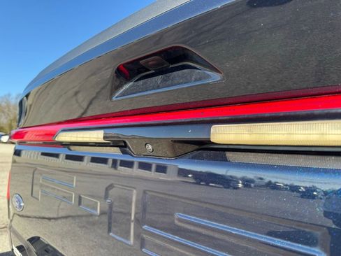 Used 2022 Ford F150 Lightning Lariat image 5