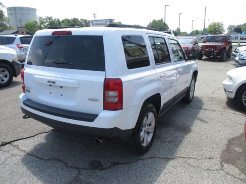 Used 2016 Jeep Patriot Latitude image 2