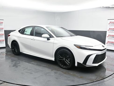 New 2026 Toyota Camry SE image 2