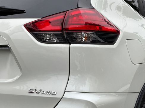 Used 2017 Nissan Rogue SV AWD/4WD image 28