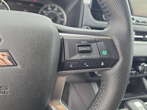 Used 2025 Mitsubishi Outlander SE AWD/4WD image 19