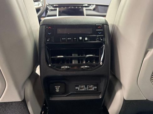 Used 2022 Jeep Grand Cherokee Summit w/ Advanced Protech Group IV image 31