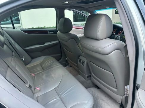 Used 2004 Lexus ES 330 image 16