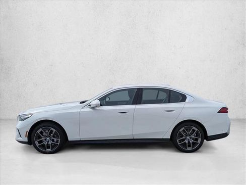 Used 2026 BMW 530i xDrive w/ Premium Package AWD/4WD image 9