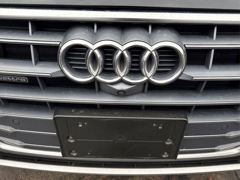 Used 2019 Audi Q5 Prestige w/ Prestige Package image 17