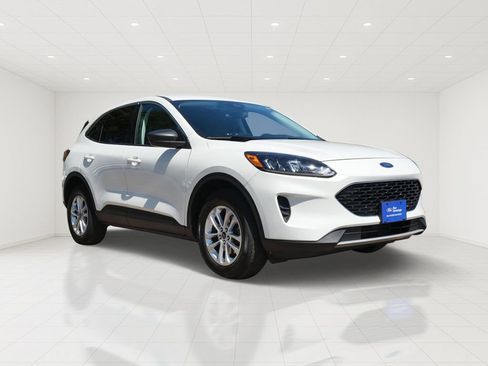 Certified 2022 Ford Escape SE w/ Convenience Package AWD/4WD image 1