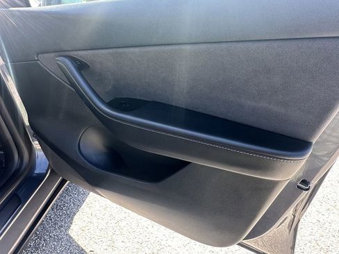 Used 2021 Tesla Model Y Long Range image 16