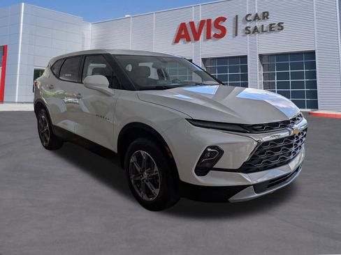 Used 2025 Chevrolet Blazer LT FWD image 3