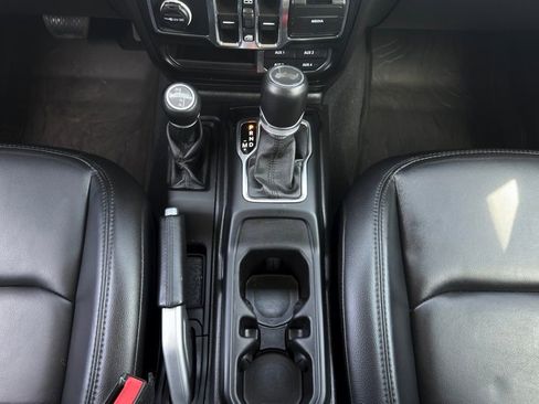 Used 2021 Jeep Wrangler Unlimited Sahara image 2