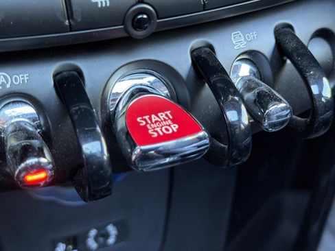 Used 2017 MINI Cooper S image 26