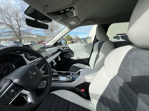 New 2026 Mitsubishi Outlander SE FWD image 10