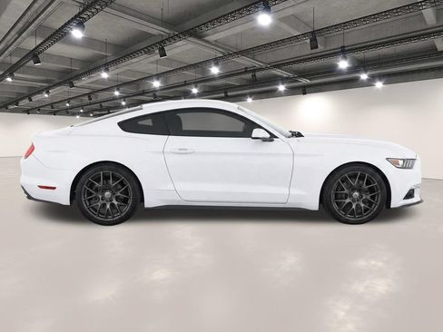 Used 2017 Ford Mustang Coupe RWD image 8