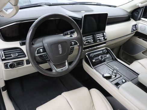 Used 2020 Lincoln Navigator L Reserve w/ Luxury Package AWD/4WD image 17