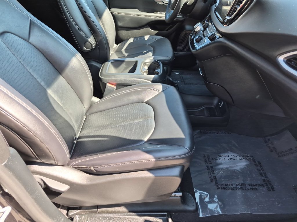 Used 2026 Chrysler Pacifica Select FWD image 30