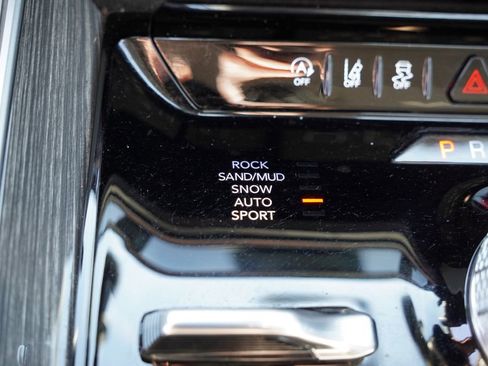Used 2022 Jeep Wagoneer Series III w/ Rear Seat Video Group 1 AWD/4WD image 39