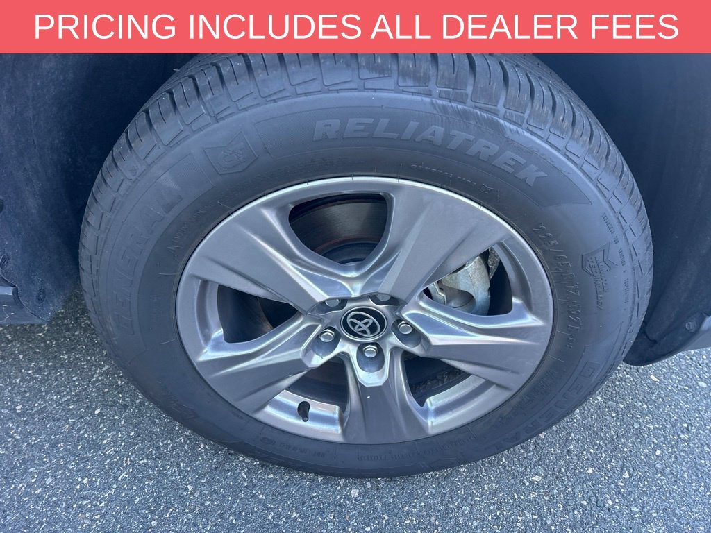 Used 2025 Toyota RAV4 XLE AWD/4WD image 42