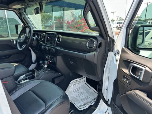 Used 2023 Jeep Wrangler Unlimited Sahara AWD/4WD image 9