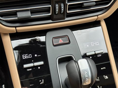 Used 2025 Porsche Macan image 24