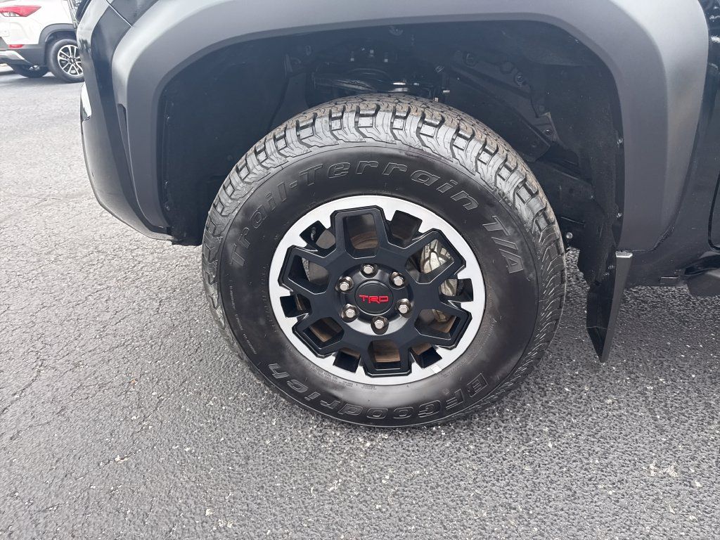 Used 2024 Toyota Tacoma TRD Off-Road w/ TRD Off Road Upgrade Package AWD/4WD image 32