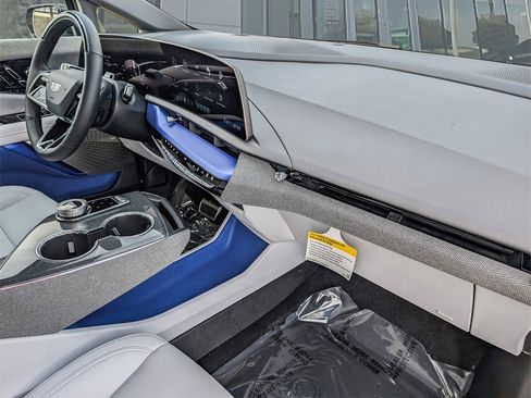 New 2026 Cadillac Optiq Luxury 1 image 19