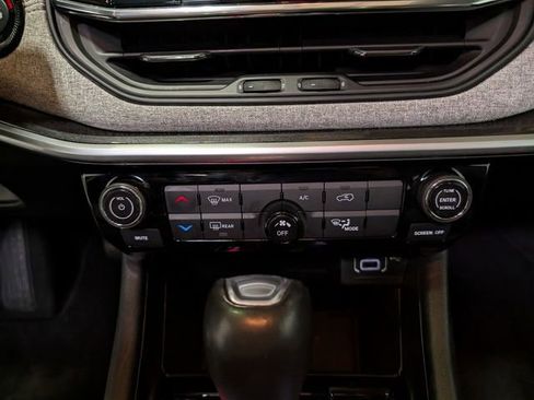 Used 2022 Jeep Compass Latitude w/ Sun and Sound Group image 24