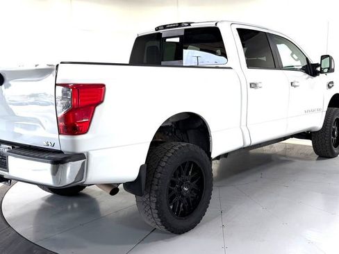 Used 2018 Nissan Titan SV RWD image 4