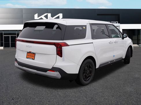New 2026 Kia Carnival FWD image 3