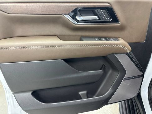 New 2026 GMC Yukon Denali Ultimate w/ LPO, Floor Liner Package AWD/4WD image 25
