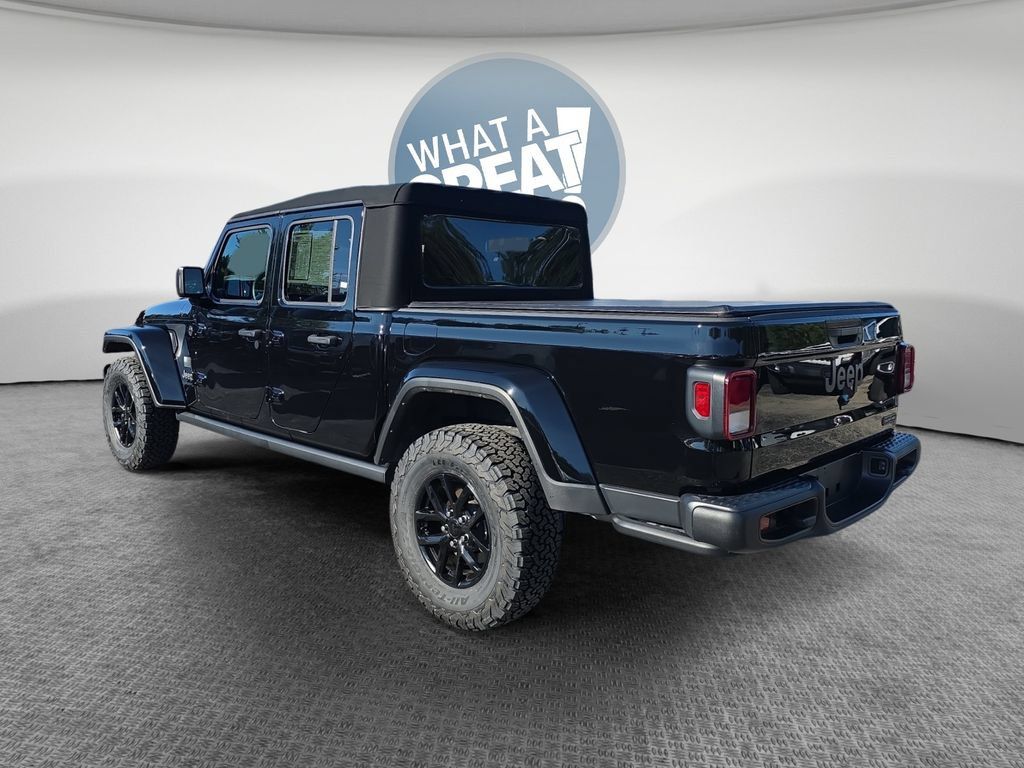 Used 2023 Jeep Gladiator Overland AWD/4WD image 6