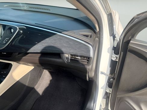 Used 2017 Buick Envision Essence FWD image 12