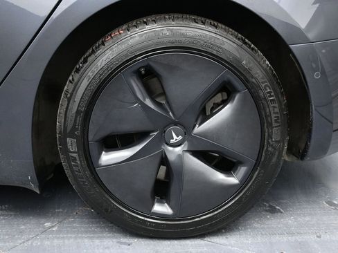 Used 2018 Tesla Model 3 Long Range image 11