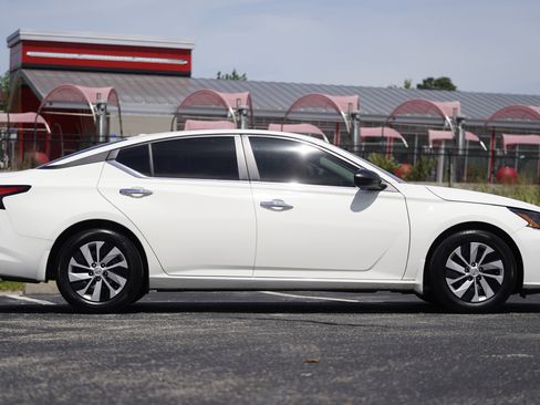Used 2025 Nissan Altima 2.5 S FWD image 7