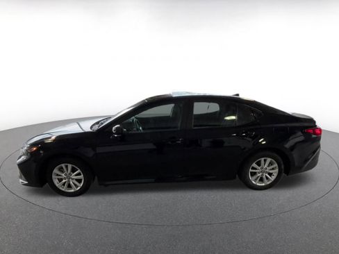 Used 2025 Toyota Camry LE image 7
