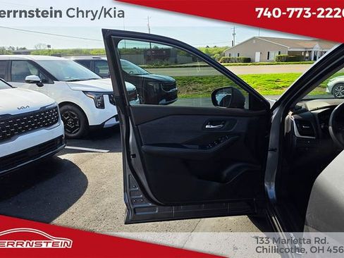 Used 2023 Nissan Rogue SV image 14