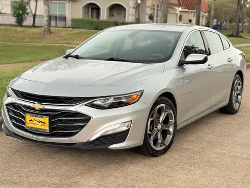 Used 2020 Chevrolet Malibu LT image 3