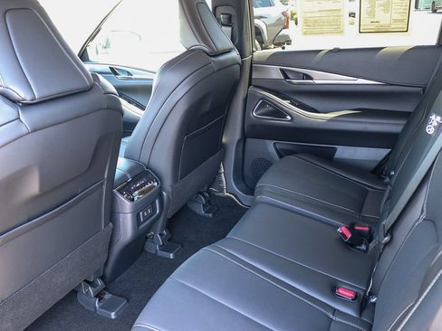 Certified 2026 INFINITI QX60 Luxe w/ Cargo Package FWD image 18