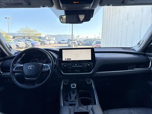 Used 2024 Toyota Grand Highlander Limited image 22