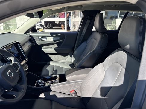 Used 2024 Volvo XC40 B5 Plus w/ Protection Package Premier image 11