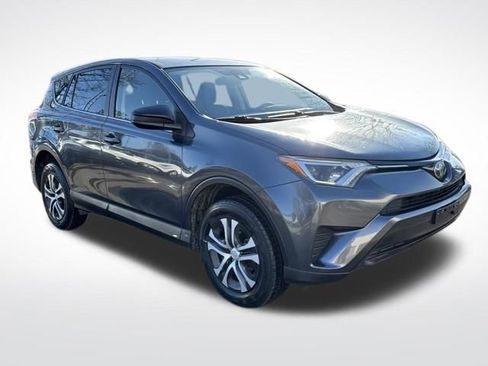 Used 2018 Toyota RAV4 LE image 7