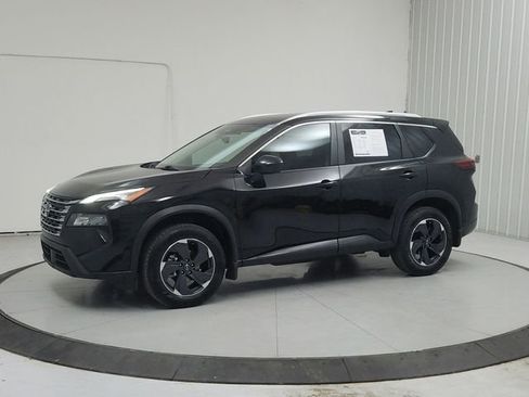Used 2024 Nissan Rogue SV w/ SV Premium Package FWD image 3