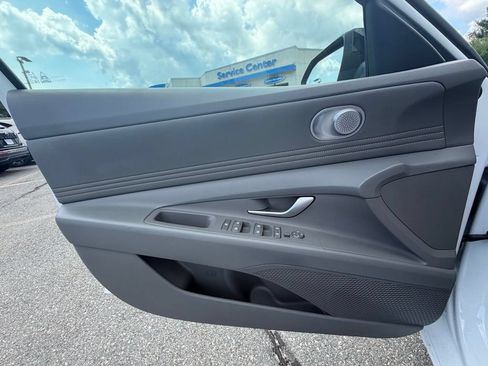 Used 2025 Hyundai Elantra Sport FWD image 24