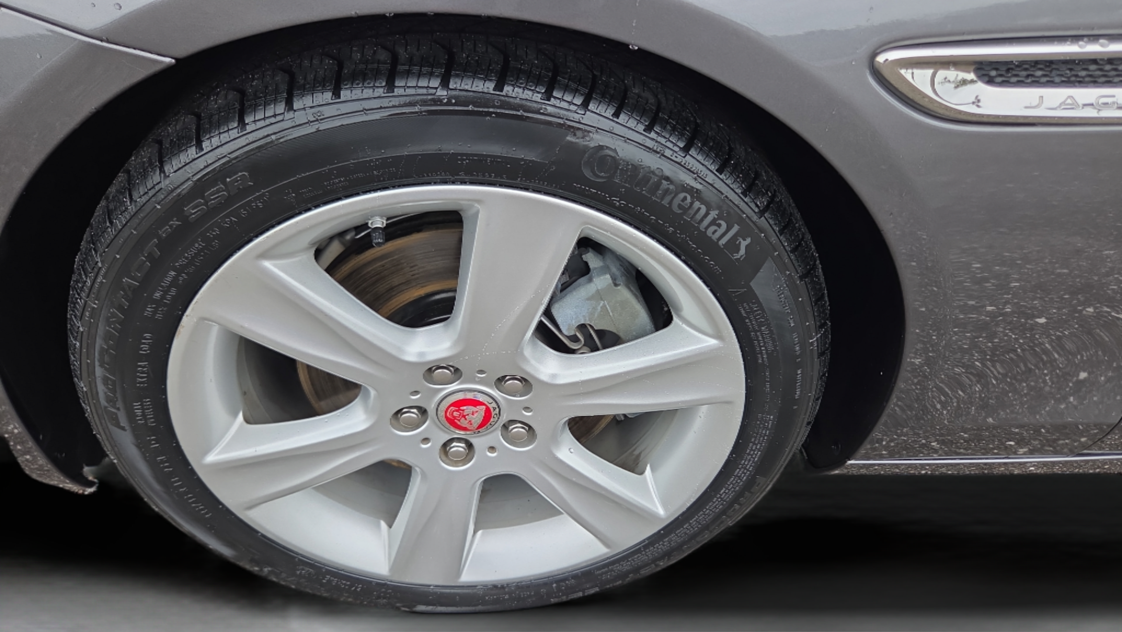 Used 2017 Jaguar XE Prestige RWD image 30