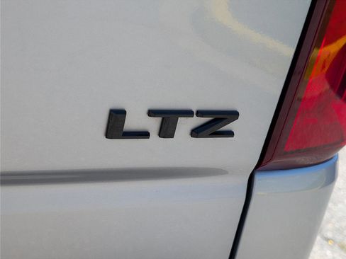 Used 2021 Chevrolet Silverado 1500 LTZ w/ LTZ Convenience Package II AWD/4WD image 11