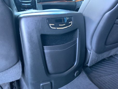 Used 2017 Cadillac Escalade ESV 4WD image 22