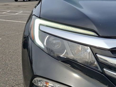 Used 2016 Honda Pilot Elite image 12