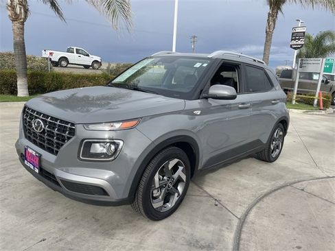 Used 2023 Hyundai Venue SEL image 4