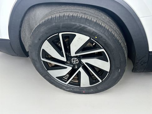 Used 2024 Volkswagen Atlas SE image 11