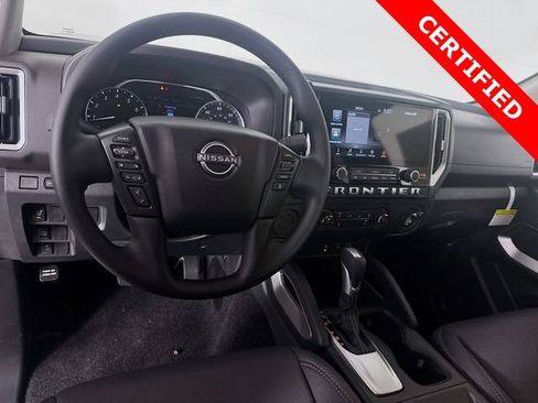 Used 2025 Nissan Frontier SV RWD image 11
