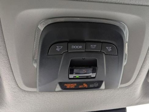 Used 2025 Toyota Corolla Cross LE image 14