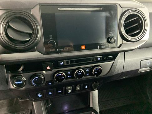 Used 2018 Toyota Tacoma TRD Off-Road w/ TRD Premium Off Road Package AWD/4WD image 24